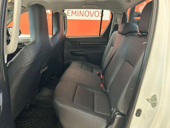 TOYOTA-HILUX-2.8 D-4D TURBO DIESEL CD POWER PACK 4X4 AUTOMÁTICO TOYOTA-HILUX-2025