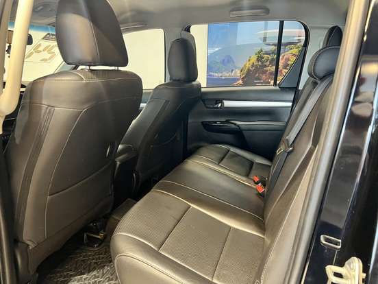 TOYOTA-HILUX-2023