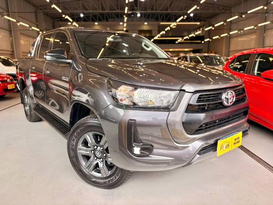 TOYOTA HILUX 2.8 D-4D TURBO DIESEL CD SR 4X4 AUTOMÁTICO
