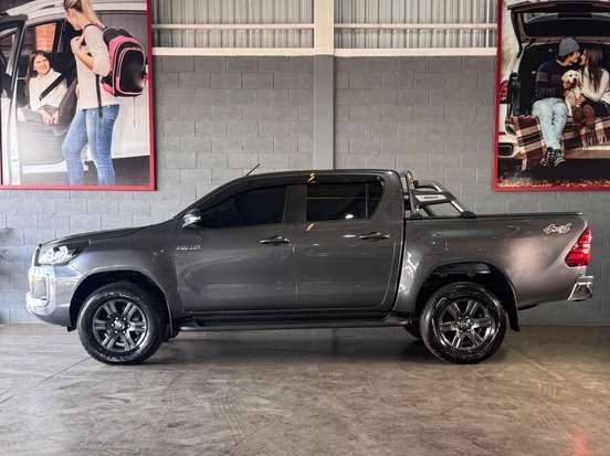 TOYOTA-HILUX-2025