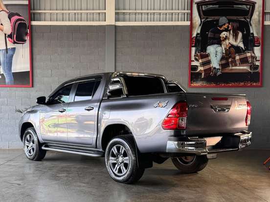 TOYOTA-HILUX-2025