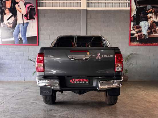 TOYOTA-HILUX-2025