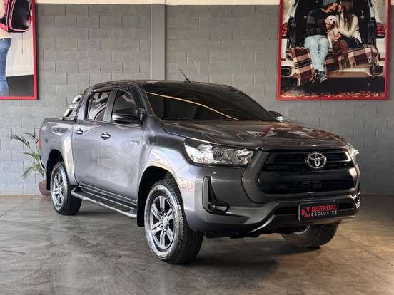 TOYOTA-HILUX-2.8 D-4D TURBO DIESEL CD SR 4X4 AUTOMÁTICO TOYOTA-HILUX-2025