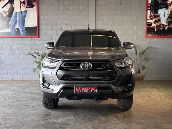 TOYOTA-HILUX-2.8 D-4D TURBO DIESEL CD SR 4X4 AUTOMÁTICO TOYOTA-HILUX-2025