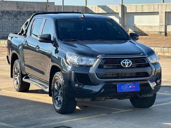 TOYOTA-HILUX-2.8 D-4D TURBO DIESEL CD SR 4X4 AUTOMÁTICO TOYOTA-HILUX-2023