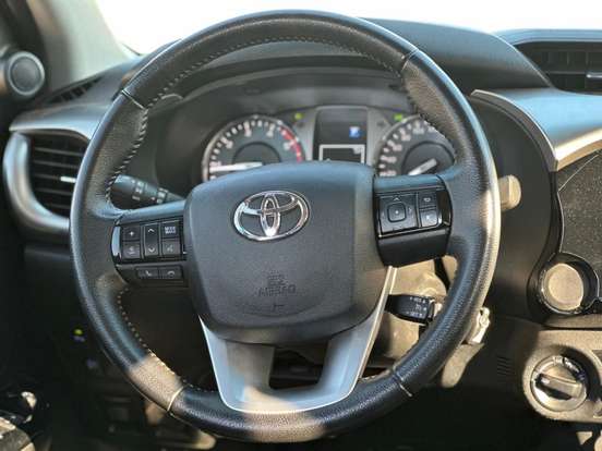 TOYOTA-HILUX-2.8 D-4D TURBO DIESEL CD SR 4X4 AUTOMÁTICO TOYOTA-HILUX-2023