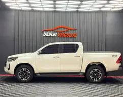 TOYOTA HILUX 2.8 D-4D TURBO DIESEL CD SRX 4X4 AUTOMÁTICO TOYOTA HILUX 2.8 D-4D TURBO DIESEL CD SRX 4X4 AUTOMÁTICO