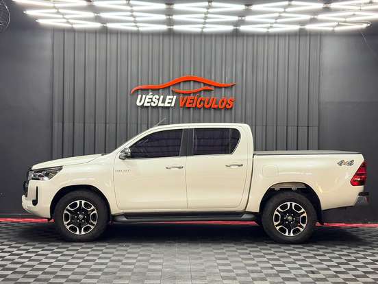 TOYOTA-HILUX-2.8 D-4D TURBO DIESEL CD SRX 4X4 AUTOMÁTICO TOYOTA-HILUX-2022