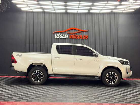 TOYOTA-HILUX-2022
