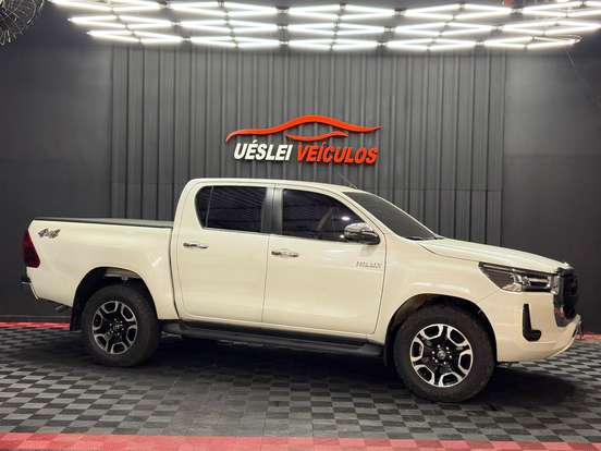 TOYOTA-HILUX-2022