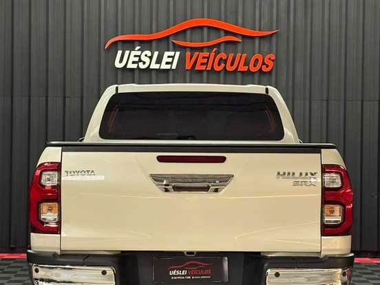 TOYOTA-HILUX-2.8 D-4D TURBO DIESEL CD SRX 4X4 AUTOMÁTICO TOYOTA-HILUX-2022