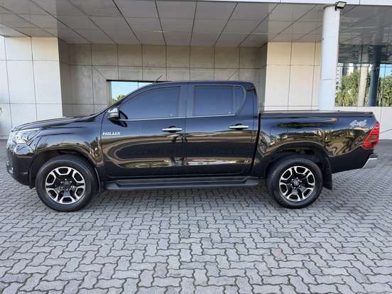 TOYOTA-HILUX-2.8 D-4D TURBO DIESEL CD SRX 4X4 AUTOMÁTICO TOYOTA-HILUX-2021