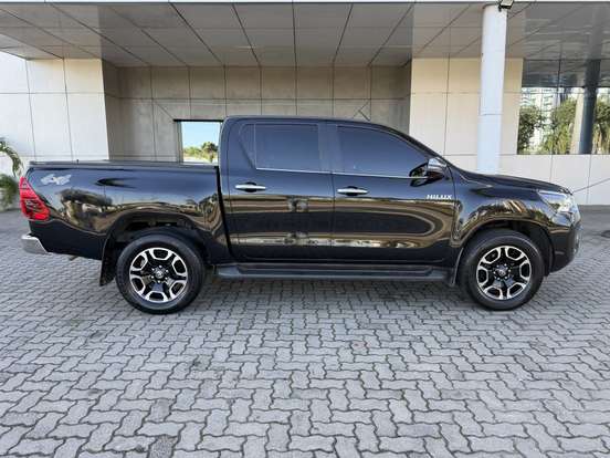 TOYOTA-HILUX-2021