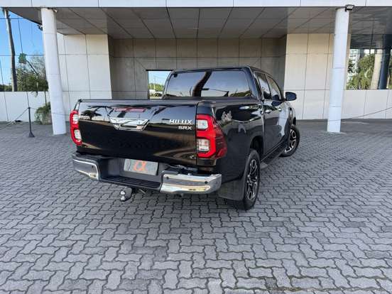 TOYOTA-HILUX-2.8 D-4D TURBO DIESEL CD SRX 4X4 AUTOMÁTICO TOYOTA-HILUX-2021