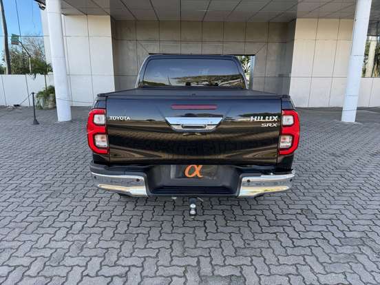 TOYOTA-HILUX-2.8 D-4D TURBO DIESEL CD SRX 4X4 AUTOMÁTICO TOYOTA-HILUX-2021