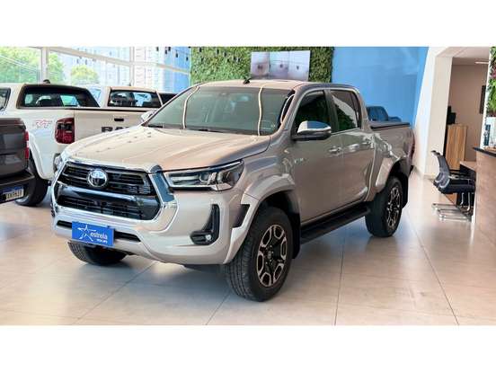 TOYOTA-HILUX-2.8 D-4D TURBO DIESEL CD SRX PLUS 4X4 AUTOMÁTICO TOYOTA-HILUX-2024