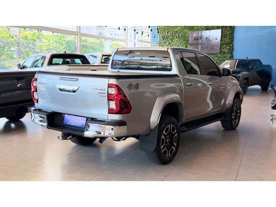 TOYOTA-HILUX-2.8 D-4D TURBO DIESEL CD SRX PLUS 4X4 AUTOMÁTICO TOYOTA-HILUX-2024