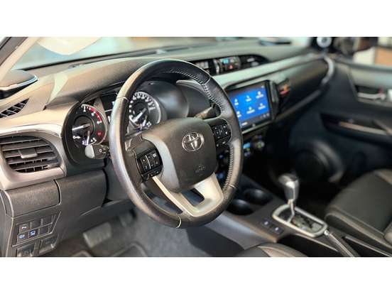 TOYOTA-HILUX-2.8 D-4D TURBO DIESEL CD SRX PLUS 4X4 AUTOMÁTICO TOYOTA-HILUX-2024