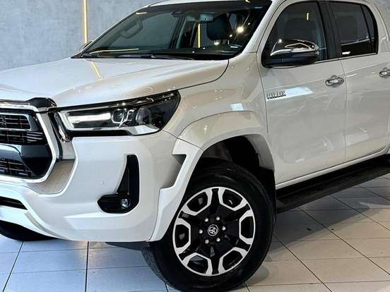 TOYOTA-HILUX-2023