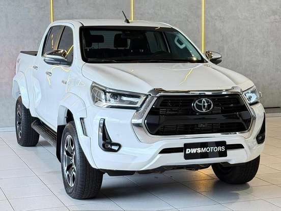 TOYOTA-HILUX-2.8 D-4D TURBO DIESEL CD SRX PLUS 4X4 AUTOMÁTICO TOYOTA-HILUX-2023