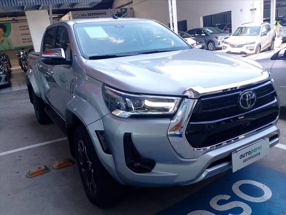 TOYOTA HILUX 2.8 D-4D TURBO DIESEL CD SRX PLUS 4X4 AUTOMÁTICO