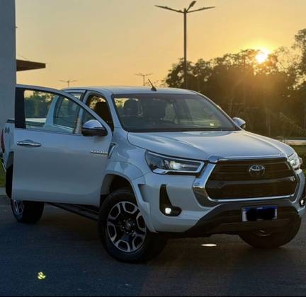 TOYOTA HILUX 2.8 D-4D TURBO DIESEL CD SRX PLUS 4X4 AUTOMÁTICO