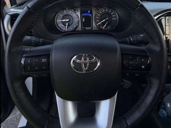 TOYOTA-HILUX-2.8 D-4D TURBO DIESEL CD SRX PLUS 4X4 AUTOMÁTICO TOYOTA-HILUX-2024