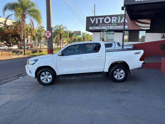 TOYOTA-HILUX-2.8 SRV 4X4 CD 16V DIESEL 4P AUTOMÁTICO TOYOTA-HILUX-2017