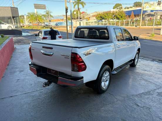 TOYOTA-HILUX-2017