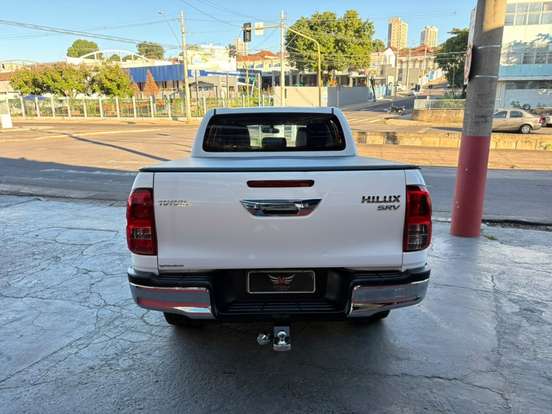 TOYOTA-HILUX-2017