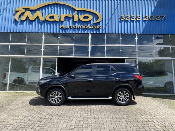 TOYOTA HILUX 2.8 SRX 4X4 CD 16V DIESEL 4P AUTOMÁTICO