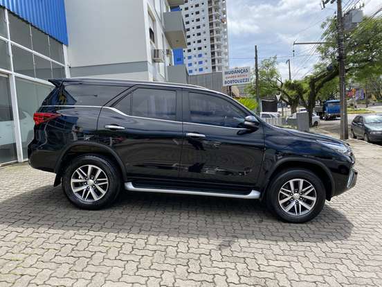 TOYOTA-HILUX-2016