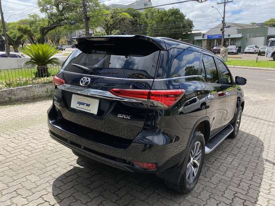 TOYOTA-HILUX-2016