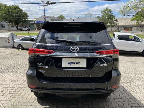 TOYOTA-HILUX-2016