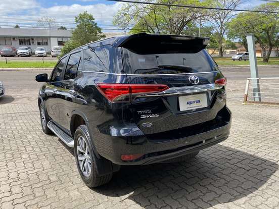 TOYOTA-HILUX-2.8 SRX 4X4 CD 16V DIESEL 4P AUTOMÁTICO TOYOTA-HILUX-2016