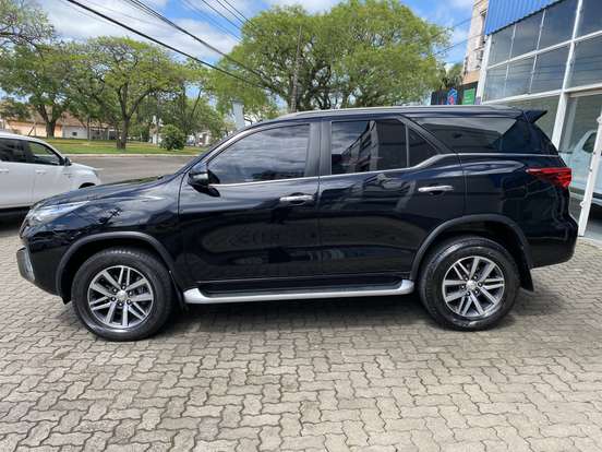 TOYOTA-HILUX-2.8 SRX 4X4 CD 16V DIESEL 4P AUTOMÁTICO TOYOTA-HILUX-2016