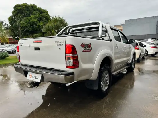 TOYOTA-HILUX-2014