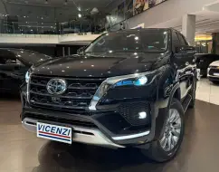 TOYOTA HILUX SW4 2.8 D-4D TURBO DIESEL SRX 4X4 AUTOMÁTICO TOYOTA HILUX SW4 2.8 D-4D TURBO DIESEL SRX 4X4 AUTOMÁTICO