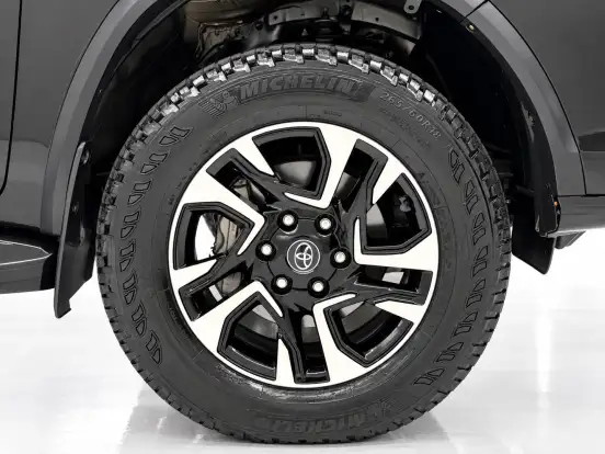 TOYOTA-HILUX SW4-2022