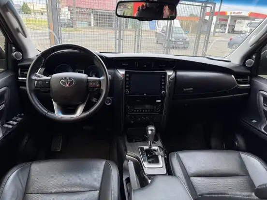 TOYOTA-HILUX SW4-2.8 D-4D TURBO DIESEL SRX 7L 4X4 AUTOMÁTICO TOYOTA-HILUX SW4-2022