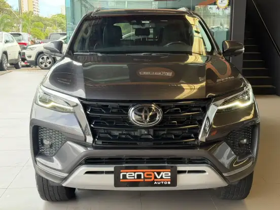 TOYOTA-HILUX SW4-2023