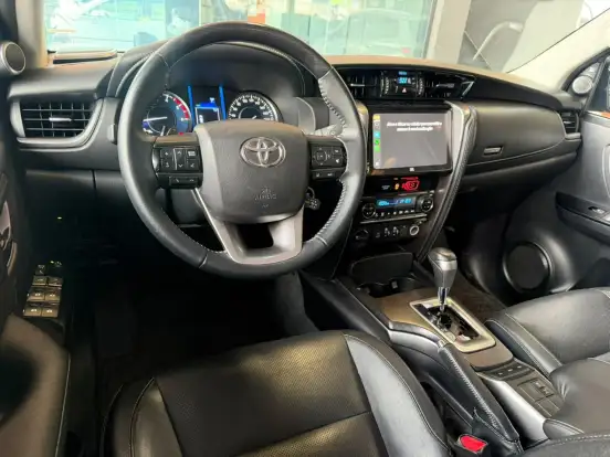 TOYOTA-HILUX SW4-2023