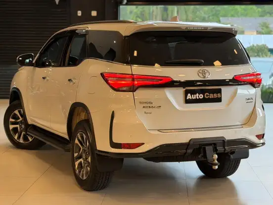 TOYOTA-HILUX SW4-2023