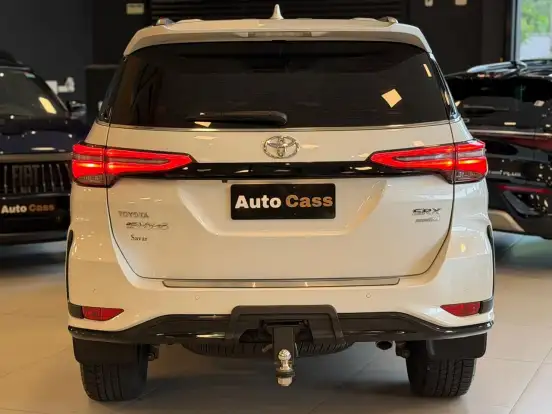 TOYOTA-HILUX SW4-2023