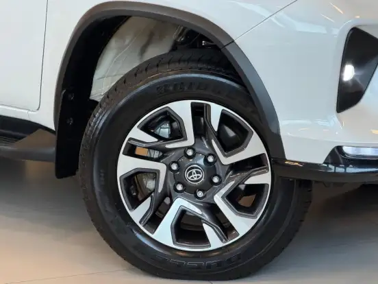 TOYOTA-HILUX SW4-2023