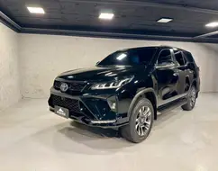 TOYOTA HILUX SW4 2.8 D-4D TURBO DIESEL DIAMOND 7L 4X4 AUTOMÁTICO TOYOTA HILUX SW4 2.8 D-4D TURBO DIESEL DIAMOND 7L 4X4 AUTOMÁTICO