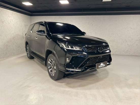 TOYOTA-HILUX SW4-2024