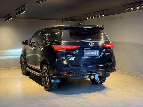 TOYOTA-HILUX SW4-2023