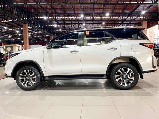 TOYOTA-HILUX SW4-2.8 D-4D TURBO DIESEL DIAMOND 7L 4X4 AUTOMÁTICO TOYOTA-HILUX SW4-2024