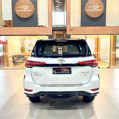 TOYOTA-HILUX SW4-2024